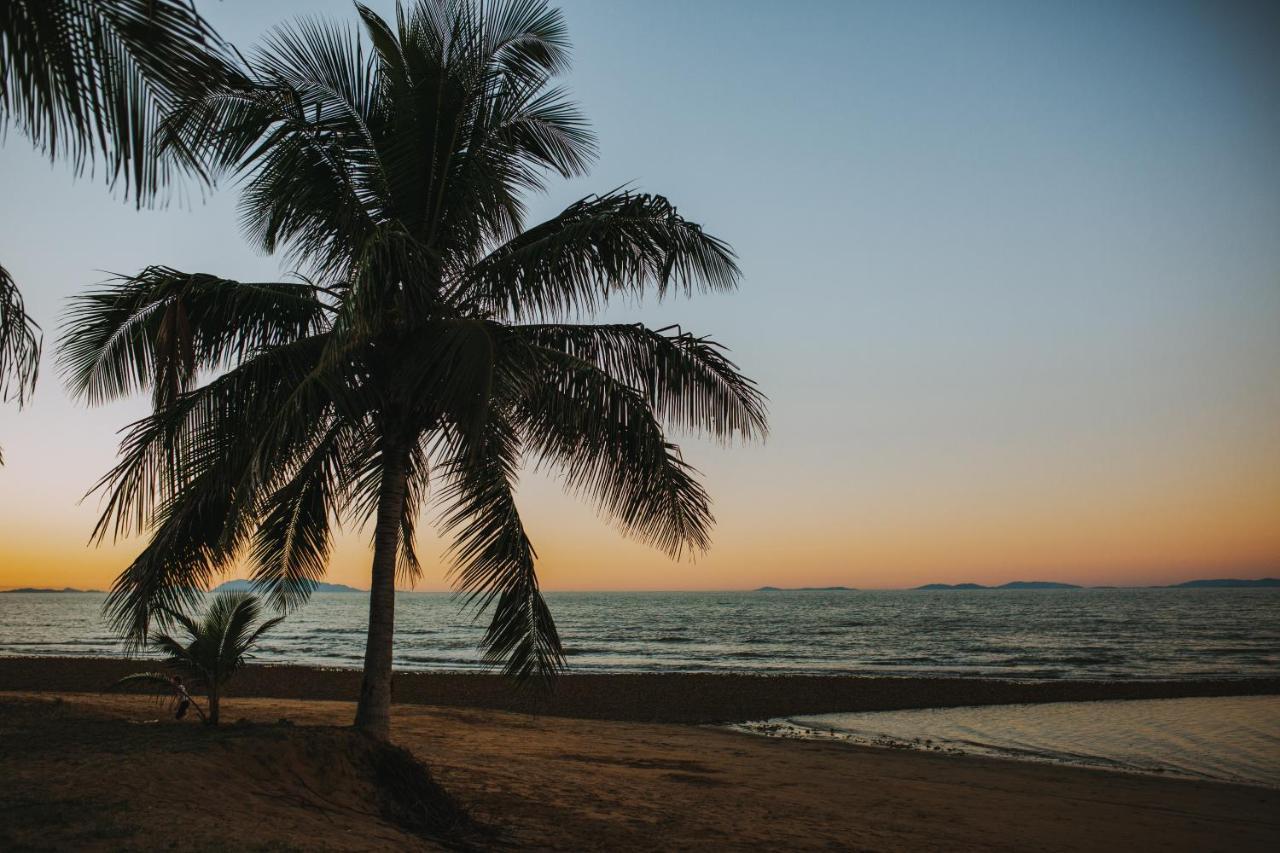 Balgal Beach Units Rollingstone エクステリア 写真
